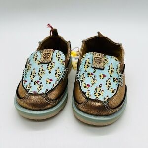 ARIAT SLIP ON ‘LIL STOMPERS PIPER CRUISER SHOES SIZE 4 ROSE GOLD AND AQUA NWT